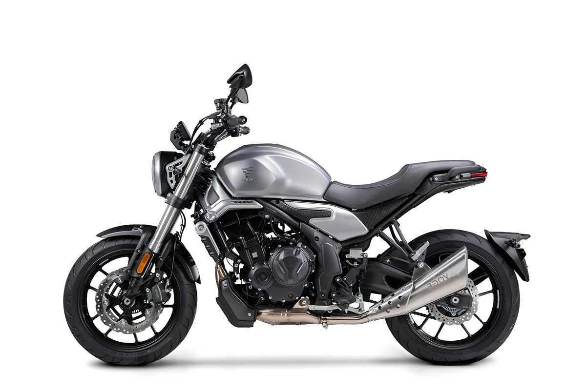 voge-500ac-voge_benelux image de moto vogue 500 AC gris perle