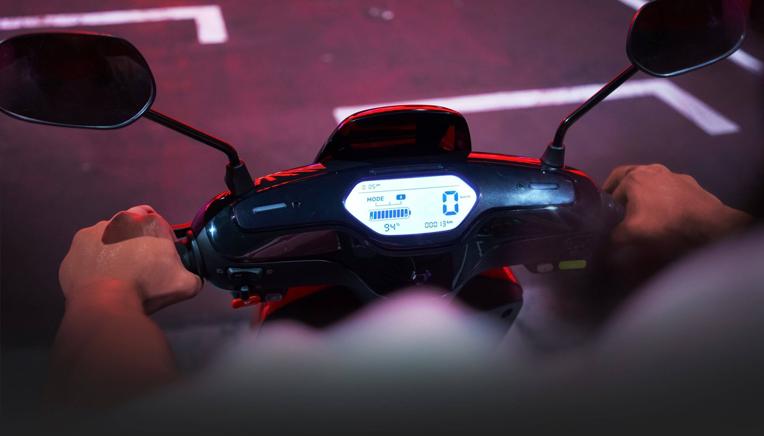 NIU MQI SPORT volon IMAGE NIU MQI SPORT ROUGE