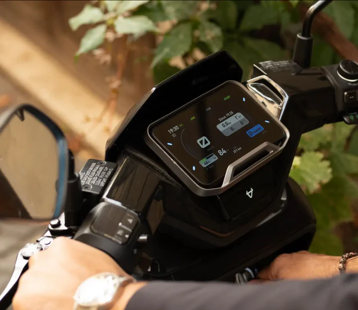 nqix150-1 NIU NQiX 150