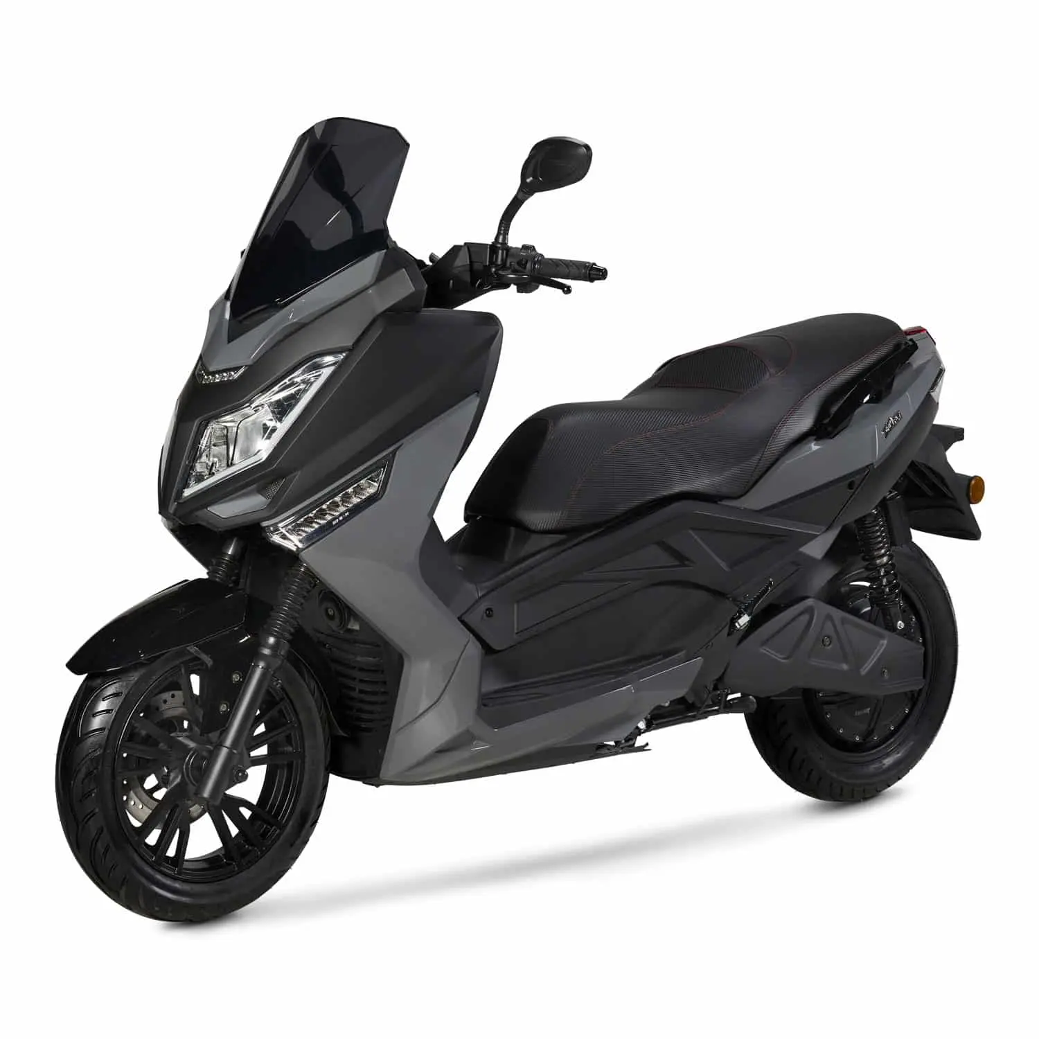pink-mobility-pink-fly-gris-orage-2023-trois-quart-face-gauche Scooter électrique Pink Mobility Pink Fly Phase 3 gris orage – vue trois quarts avant gauche.