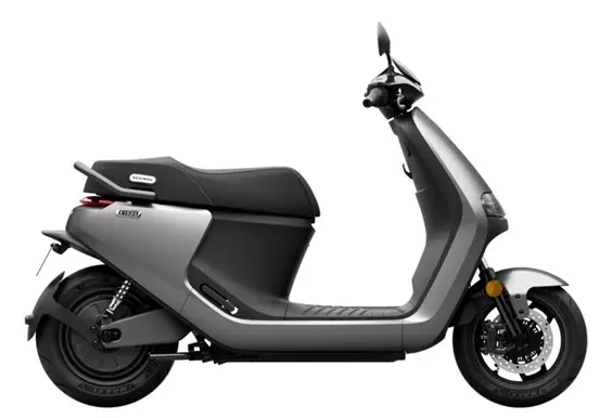 Segway E150S scooter électrique 50cc argent mat design moderne