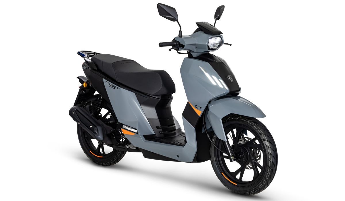 xr:d:DAFnSdHoX1Q:5,j:4820372546107163771,t:23063010 image PEUGEOT TWEET 50 GT