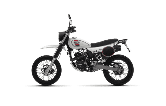 Design sans titre (21) Mash X-Ride 50, une moto 49 cm³ avec freins à disque avant et arrière, suspension avant à fourche et une consommation de 1,6 L/100 km, parfaite pour les trajets en ville.